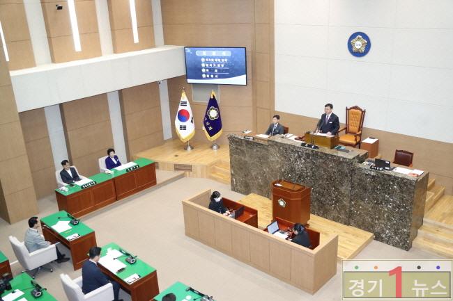 이천시의회, 제242회 임시회 제1차 본회의-5.jpg