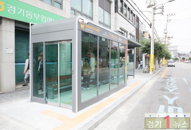 이천시, 두 번째 똑똑한 버스정류장 장호원 ‘스마트 쉘터’ 운영 개시2.jpg