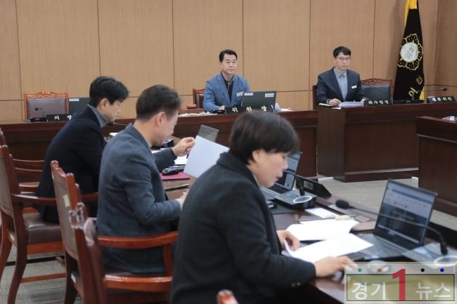 제258회 이천시의회 제2차 정례회 폐회 중 제1차 의회 운영위원회).jpg